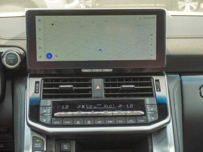 2025 Toyota Land Cruiser VXR Hybrid 3.5-liter V6 Twin-Turbocharged Engine White Red SUV GCC