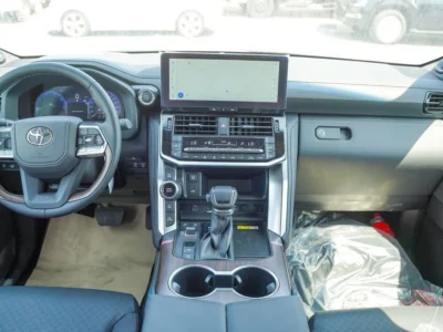 2025 Toyota Land Cruiser 300 VX 4.0-liter V6 Petrol Engine Black SUV Automatic GCC Specs