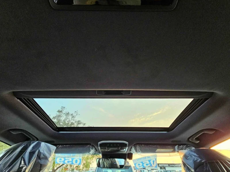 2025 Toyota Land Cruiser VX 3.5 Litres V6 Twin-Turbo Hybrid Engine White Black SUV GCC