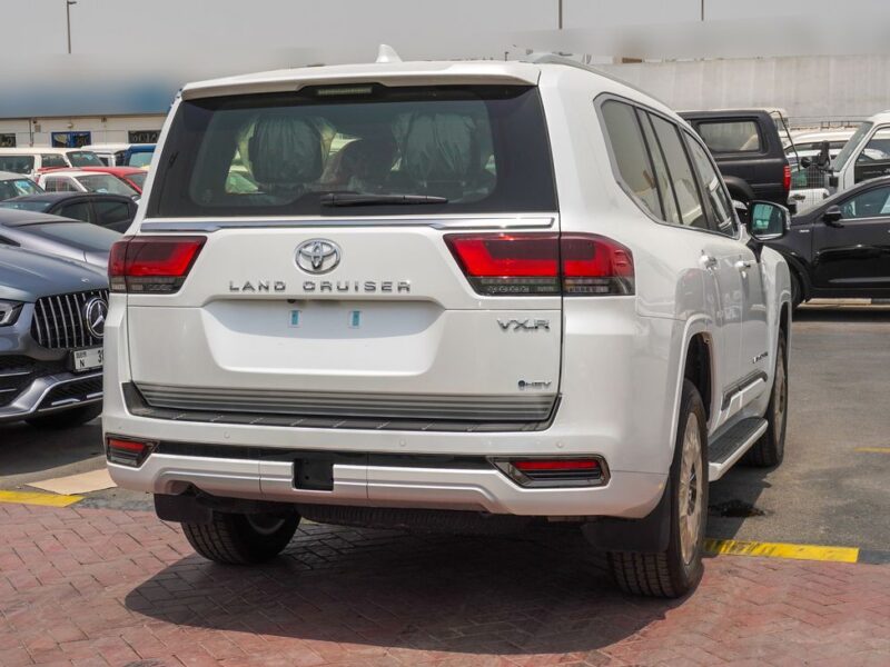 2025 Toyota Land Cruiser VXR Hybrid 3.5-liter V6 Twin-Turbocharged Engine White Red SUV GCC
