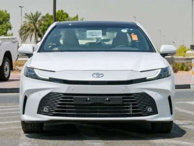2025 Toyota Camry LE 2.5 Litres 4-cylinder Hybrid Engine White Beige Sedan GCC Specs
