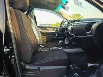 2025 Toyota Hilux SR5 NARROW BODY 2.7-liter inline-4 Petrol Engine Black Pickup Truck