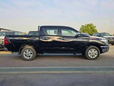 2025 Toyota Hilux SR5 NARROW BODY 2.7-liter inline-4 Petrol Engine Black Pickup Truck