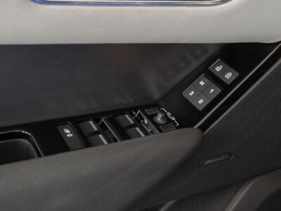 2025 Land Rover Range Rover Velar P250 SE - R Dynamic 2.0L Turbo 4-cylinder Black White SUV