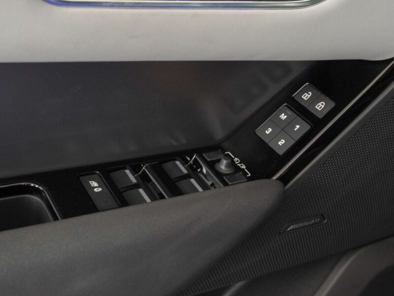 2025 Land Rover Range Rover Velar P250 SE - R Dynamic 2.0L Turbo 4-cylinder Black White SUV