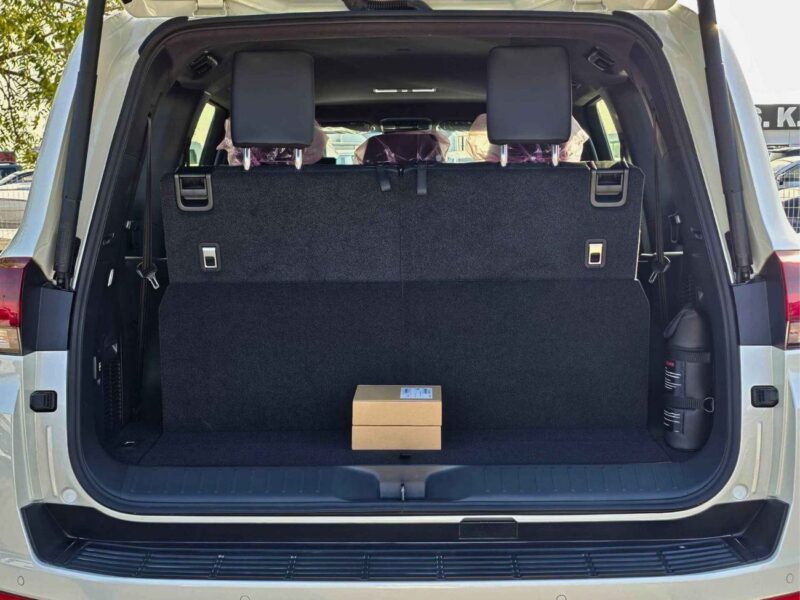 2026 Toyota Land Cruiser GXR 3.5L Twin Turbo V6 Petrol Engine White Black SUV GCC Specs