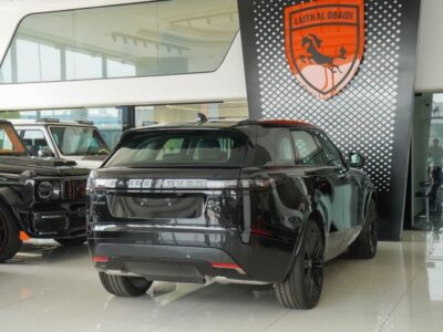 2025 Land Rover Range Rover Velar P250 SE - R Dynamic 2.0L Turbo 4-cylinder Black White SUV