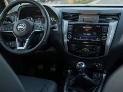 2025 Nissan Navara DC LE 2.5 Litres 4-cylinder Petrol Black Pickup Truck Manual GCC Spec