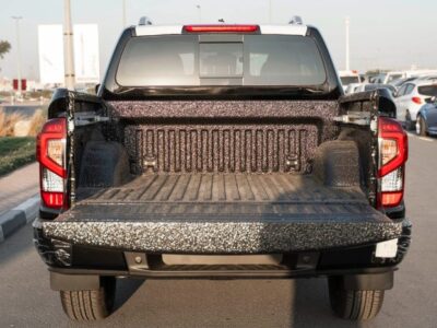 2025 Nissan Navara DC LE 2.5 Litres 4-cylinder Petrol Black Pickup Truck Manual GCC Spec