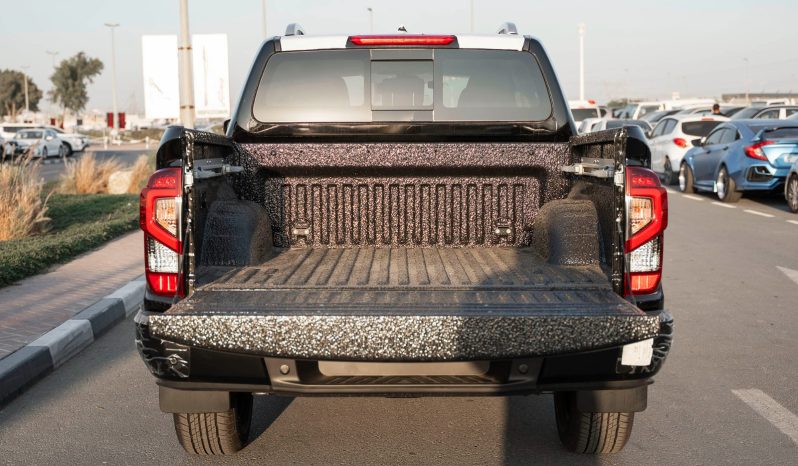 2025 Nissan Navara DC LE 2.5 Litres 4-cylinder Petrol Black Pickup Truck Manual GCC Spec