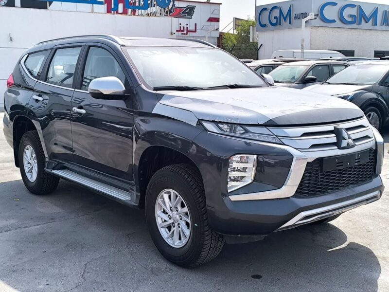 2025 Mitsubishi Pajero Sport 2.4L 4-cylinder Turbo Diesel Engine Grey Black SUV GCC Specs