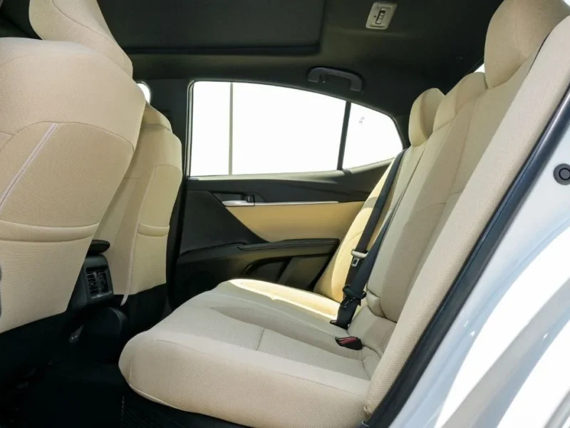 2025 Toyota Camry LE 2.5 Litres 4-cylinder Hybrid Engine White Beige Sedan GCC Specs