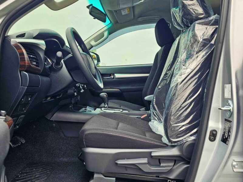 2026 Toyota Hilux SR5 4.0-liter V6 Petrol Engine Silver Black Pickup Truck TRD WOOD INTERIOR