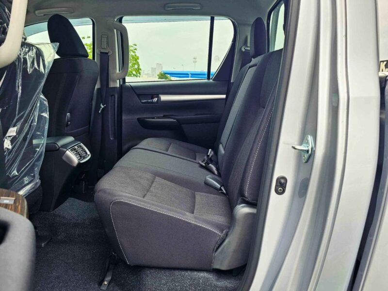 2026 Toyota Hilux SR5 4.0-liter V6 Petrol Engine Silver Black Pickup Truck TRD WOOD INTERIOR