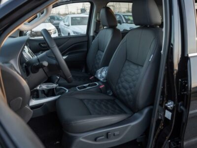 2025 Nissan Navara DC LE 2.5 Litres 4-cylinder Petrol Black Pickup Truck Manual GCC Spec
