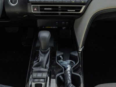 2026 Toyota Camry E-plus 2.5L 4-Cylinder Hybrid Engine Black Beige Sedan Automatic