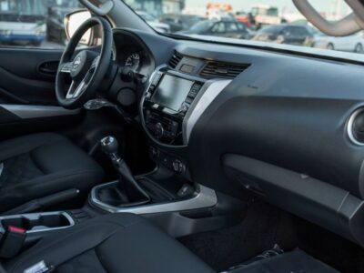 2025 Nissan Navara DC LE 2.5 Litres 4-cylinder Petrol Black Pickup Truck Manual GCC Spec