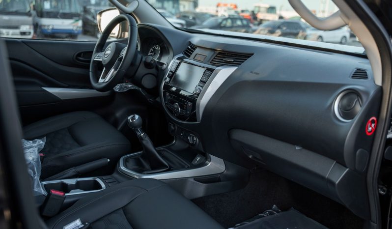 2025 Nissan Navara DC LE 2.5 Litres 4-cylinder Petrol Black Pickup Truck Manual GCC Spec