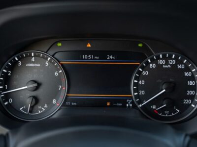 2025 Nissan Navara DC LE 2.5 Litres 4-cylinder Petrol Black Pickup Truck Manual GCC Spec