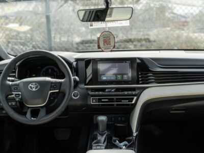 2026 Toyota Camry E-plus 2.5L 4-Cylinder Hybrid Engine Black Beige Sedan Automatic