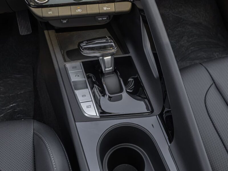 2025 Hyundai Elantra GLX Elite 1.5-liter MPI Petrol Engine White Black Sedan Automatic