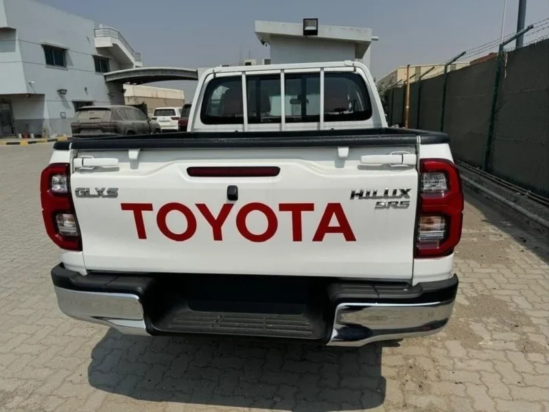 2025 Toyota Hilux 2.7L 4-cylinder Petrol Engine White Red Pickup Truck Automatic Full Option