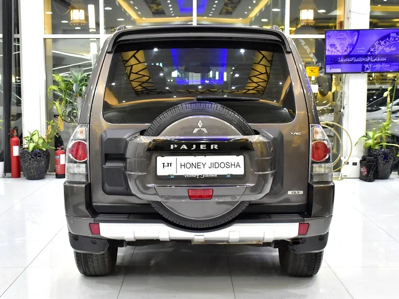 2014 Mitsubishi Pajero GLS 6 Cylinders Petrol Engine Brown Grey Crossover GCC Specs