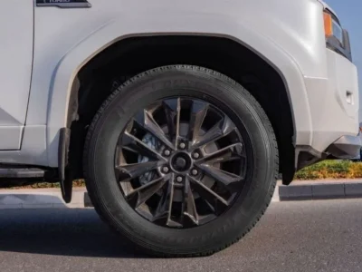 2025 Toyota Prado 2.4L turbocharged 4-Cylinder Petrol Engine White Beige SUV