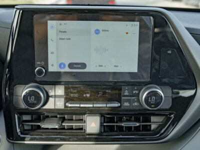 2025 Toyota Highlander LE 2.5L Inline-4 Hybrid Engine White Black SUV Automatic