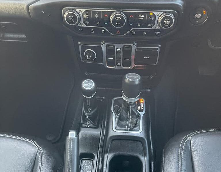 2021 Jeep Wrangler Unlimited Overland 3.6 Litres Pentastar V6 Petrol Engine Grey Black SUV