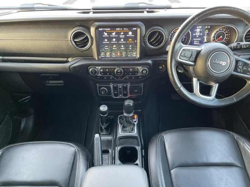 2021 Jeep Wrangler Unlimited Overland 3.6 Litres Pentastar V6 Petrol Engine Grey Black SUV