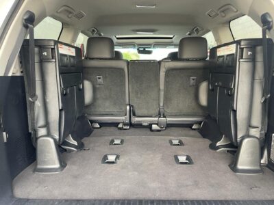 2021 Toyota Land Cruiser VX 4.5-litre Diesel Twin-Turbo V8 Engine White Black SUV