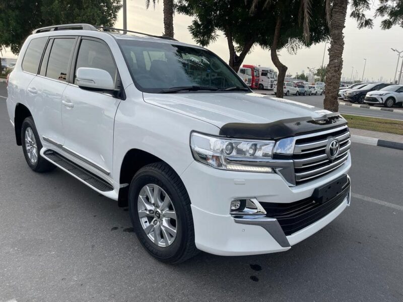 2021 Toyota Land Cruiser VX 4.5-litre Diesel Twin-Turbo V8 Engine White Black SUV