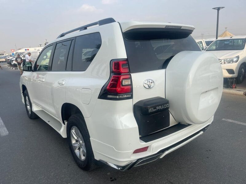 2022 Toyota Land Cruiser Prado Altitude 2.8L Turbodiesel 4-cylinder Engine White Grey SUV