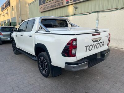 2021 Toyota Hilux SR5 Dual Cab 2.8L 4-cylinder Turbo-Diesel Engine White Black Pickup