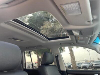 2021 Toyota Land Cruiser VX 4.5-litre Diesel Twin-Turbo V8 Engine White Black SUV