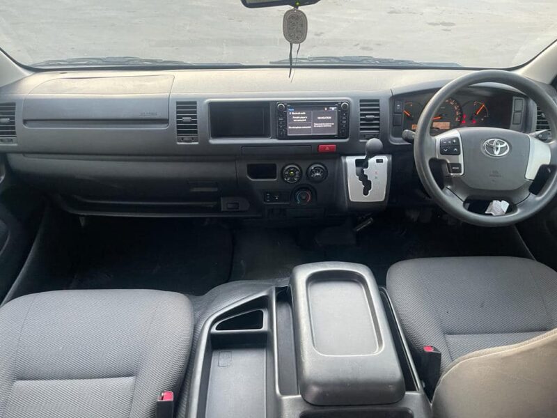 2017 Toyota Hiace Commuter SLWB 3.0 Litres 4 Cylinder Diesel Engine White Grey Van