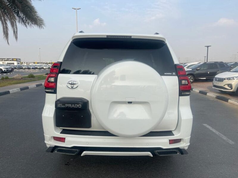 2022 Toyota Land Cruiser Prado Altitude 2.8L Turbodiesel 4-cylinder Engine White Grey SUV