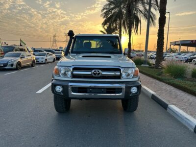 2020 Toyota Land Cruiser 79 Series Dual Cab 4.5L V8 Turbo Diesel White Grey Pickup Truck