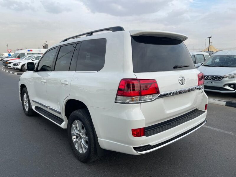 2021 Toyota Land Cruiser VX 4.5-litre Diesel Twin-Turbo V8 Engine White Black SUV