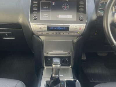 2022 Toyota Land Cruiser Prado Altitude 2.8L Turbodiesel 4-cylinder Engine White Grey SUV