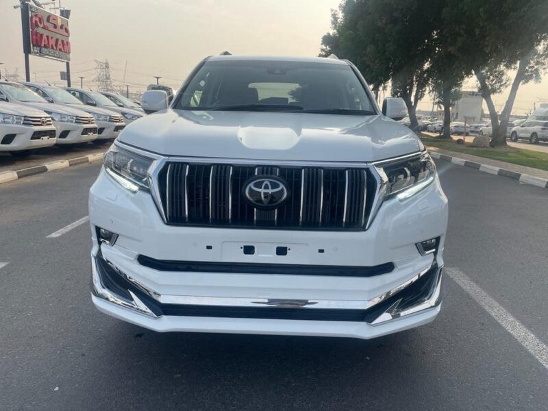 2022 Toyota Land Cruiser Prado Altitude 2.8L Turbodiesel 4-cylinder Engine White Grey SUV