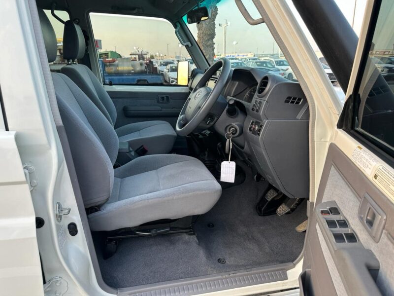 2020 Toyota Land Cruiser 79 Series Dual Cab 4.5L V8 Turbo Diesel White Grey Pickup Truck