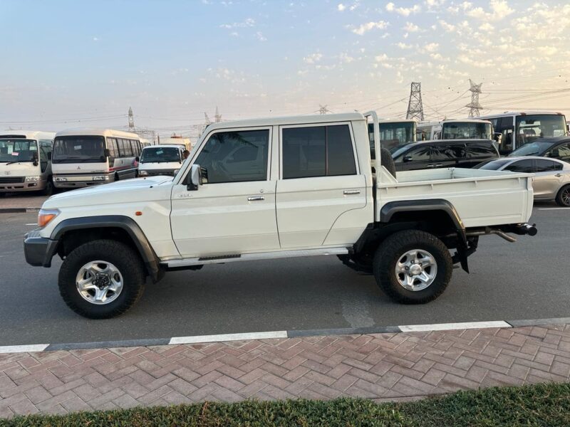 2020 Toyota Land Cruiser 79 Series Dual Cab 4.5L V8 Turbo Diesel White Grey Pickup Truck