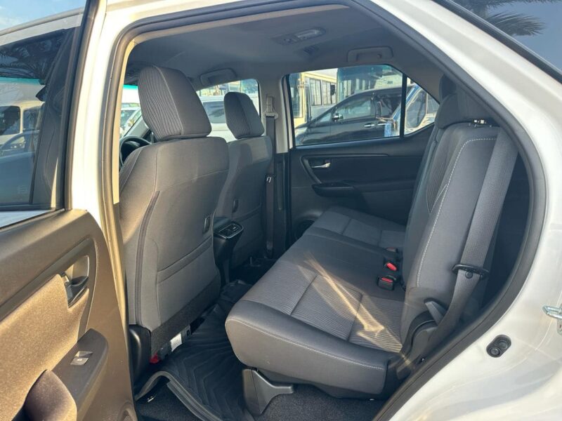 2022 Toyota Fortuner GXL Auto 2.8L 4 Cylinders Turbo Diesel Engine White Black SUV