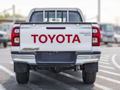 2025 Toyota Hilux 2.7L 4-cylinder, DOHC, 16-valve with VVT-i White Red Pickup Truck
