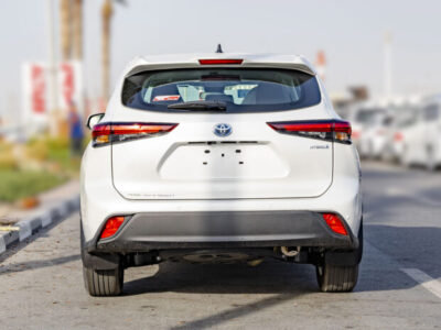 2025 Toyota Highlander LE 2.5L Inline-4 Hybrid Engine White Black SUV Automatic