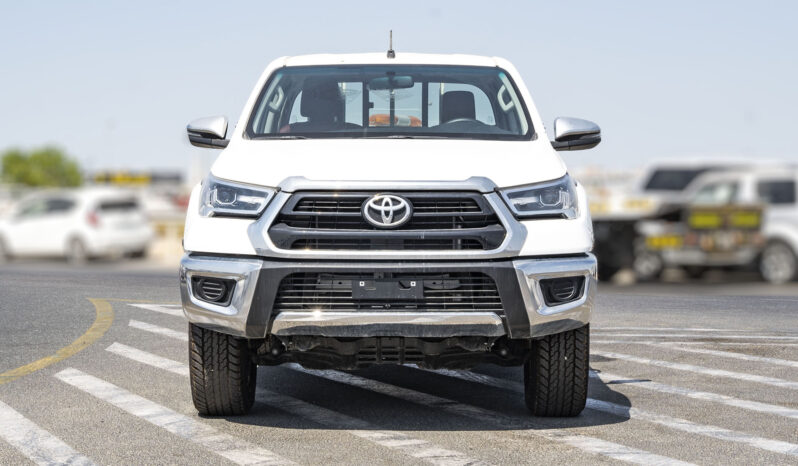 2025 Toyota Hilux 2.7L 4-cylinder, DOHC, 16-valve with VVT-i White Red Pickup Truck