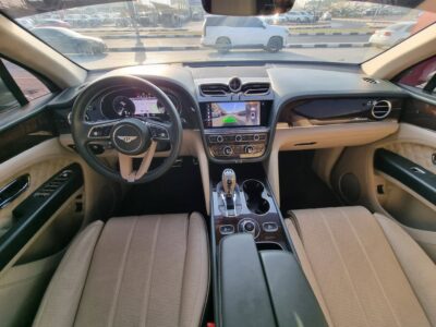 2023 Bentley Bentayga 4.0 litres V8 Twin Turbo Special Order Green Beige Luxury SUV