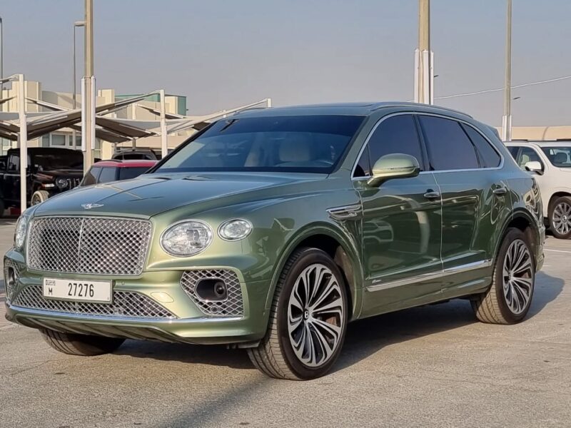2023 Bentley Bentayga 4.0 litres V8 Twin Turbo Special Order Green Beige Luxury SUV